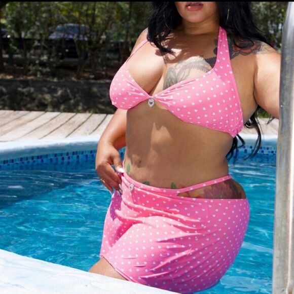 Fashion to Figure ×Tabria Majors Agent Jones Pink Heart Print Swim Top NWT 3X 22 - Picture 1 of 13